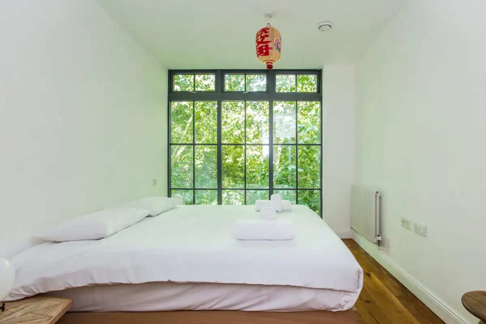 Фото Cosy 2 Bedroom Apartment With Great Outdoor Balcony