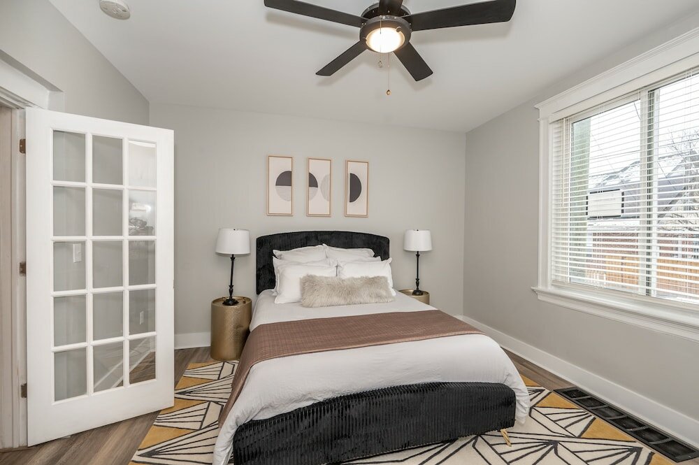 Фото The Luxe Spot 1