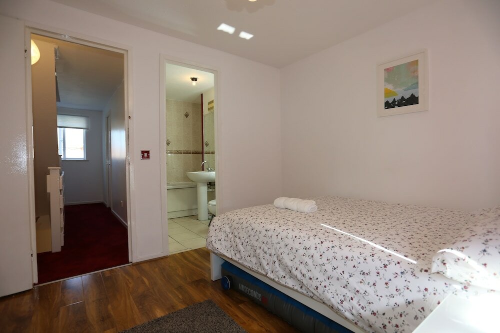Фото Beautiful 3 Beds House - Thamesmead