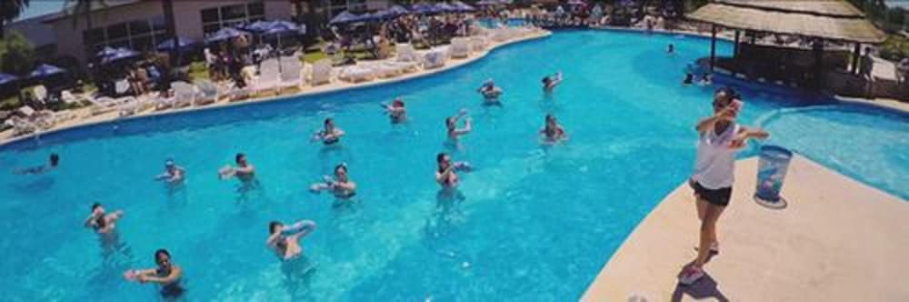 Фото Howard Johnson by Wyndham San Pedro Resort & Marina