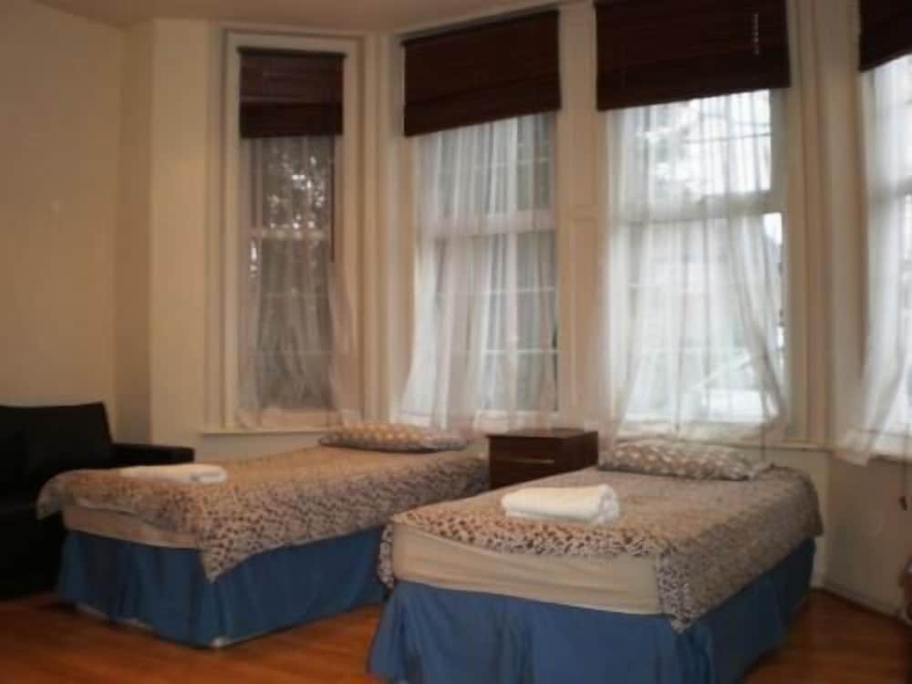 Фото 247London Studio Flats