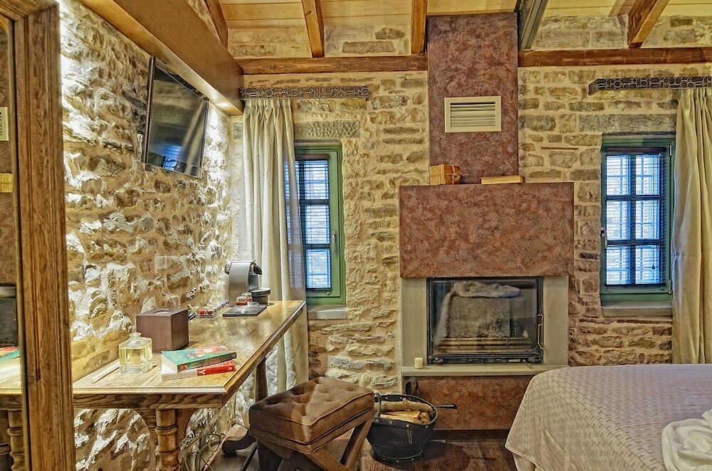 Фото Aithrio Guesthouse