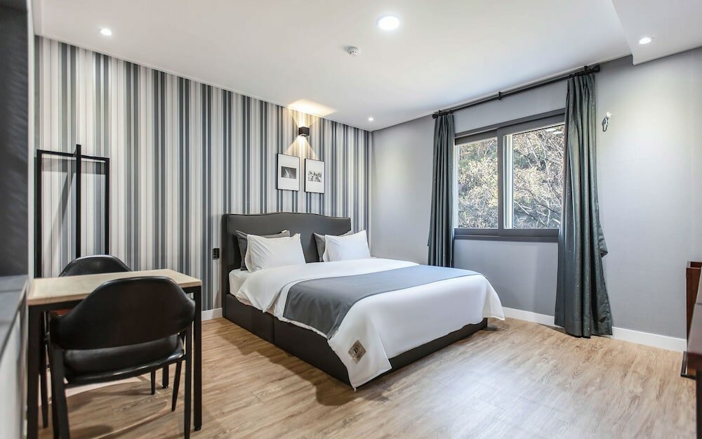 Фото Changwon Jinhae Yongwon Brown Dot Hotel