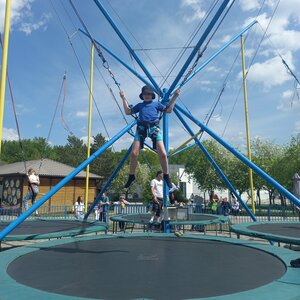 Аттракционы Парк победы (Krasnoyarsk Territory, Achinsk, Pobedy Park), parque de atracciones