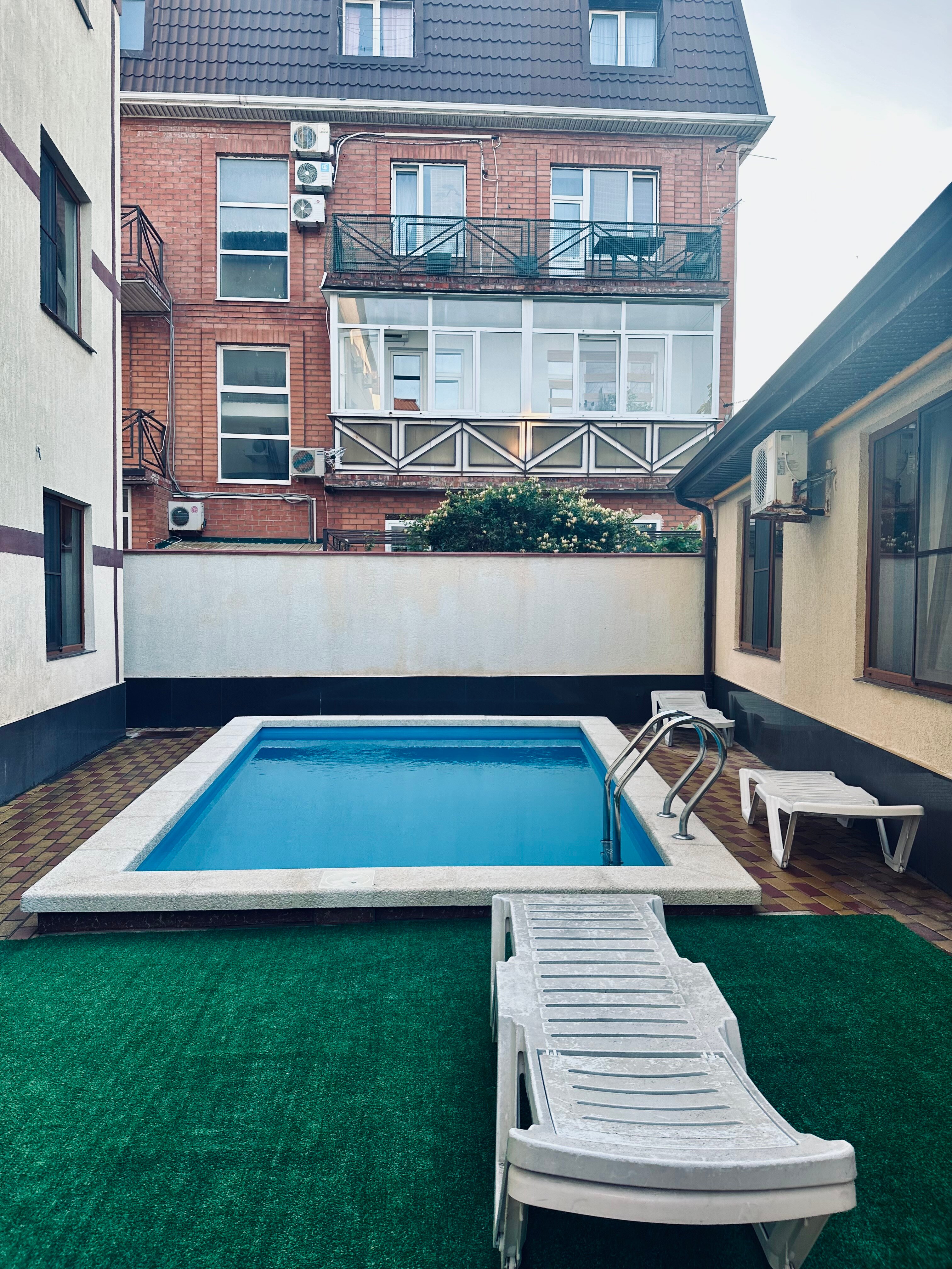 Фото отеля 1