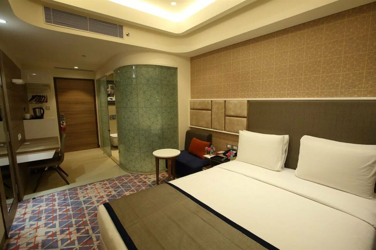 Фото Holiday Inn Gurugram Sector 90 by Ihg