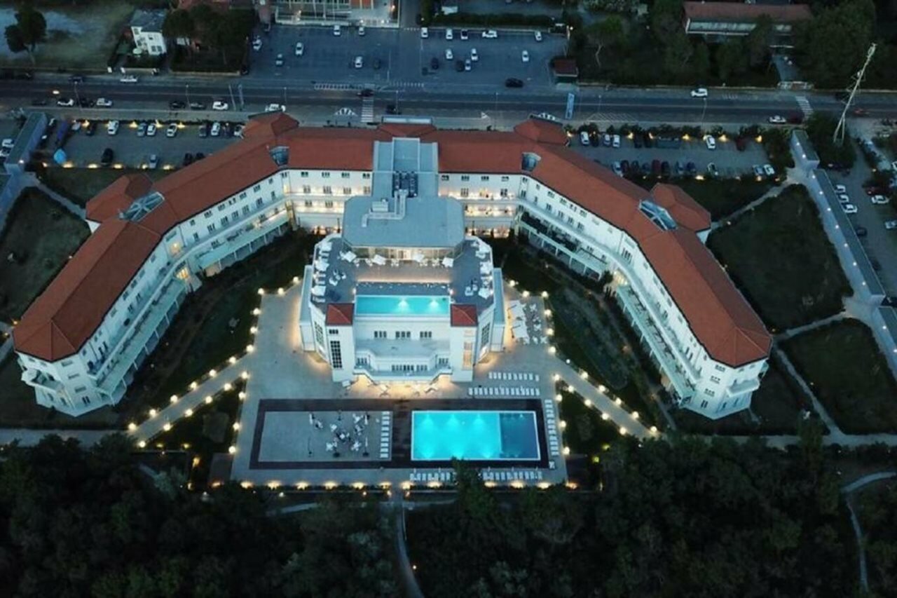 Фото отеля 2