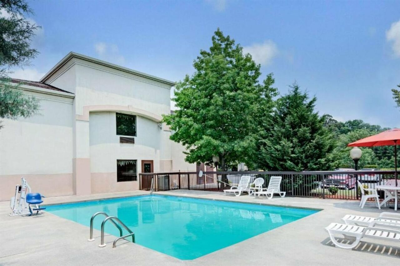 Фото Days Inn by Wyndham Burlington East