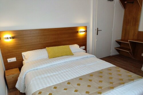 Гостиница Dupleix Hotel в Нантере