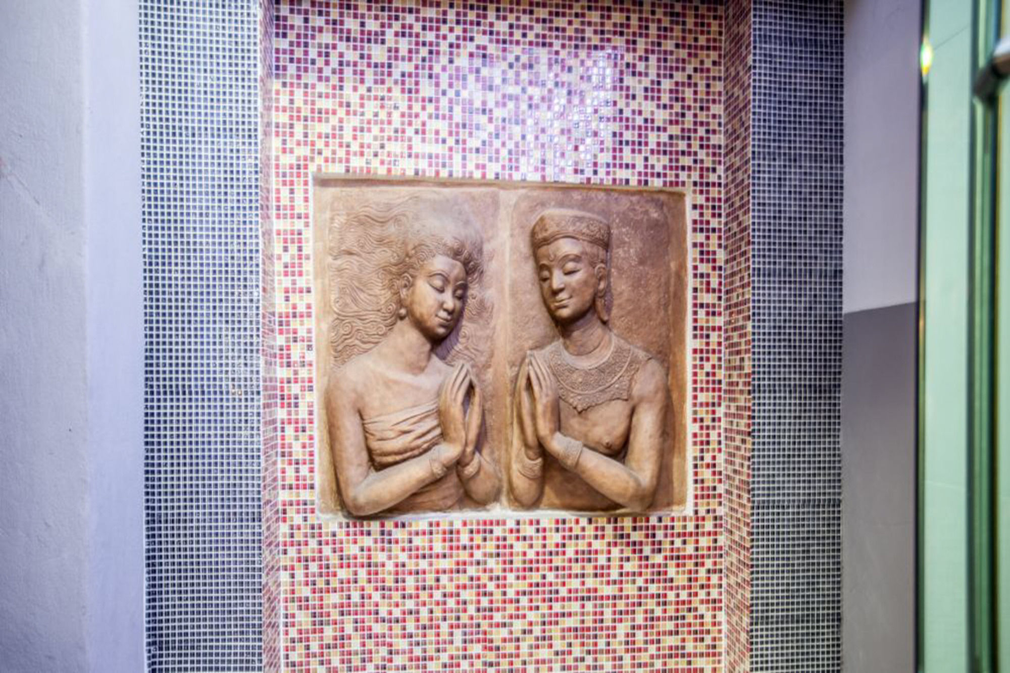 Фото Home Place Hotel