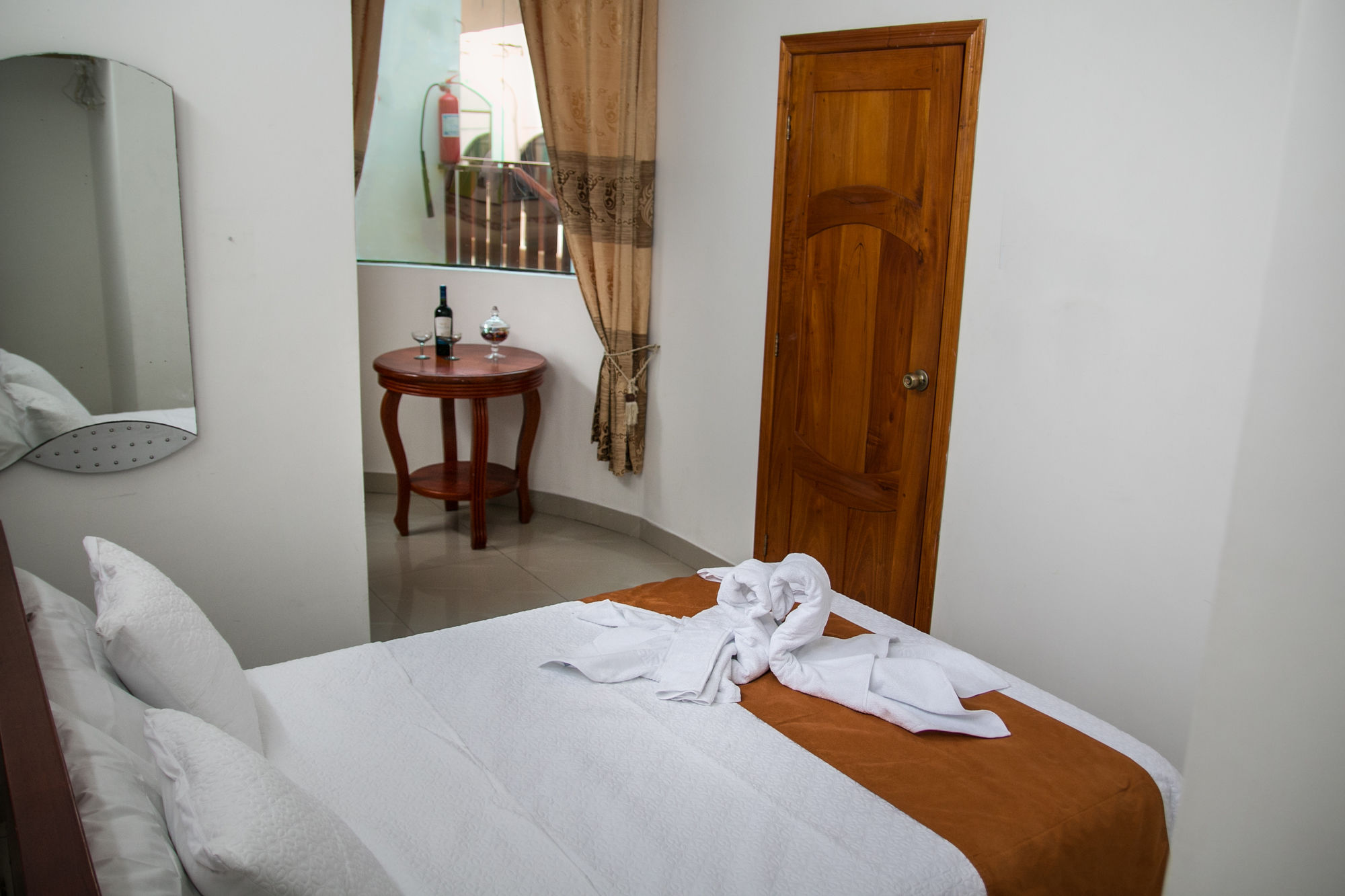 Фото Hostal Sir Francis Drake