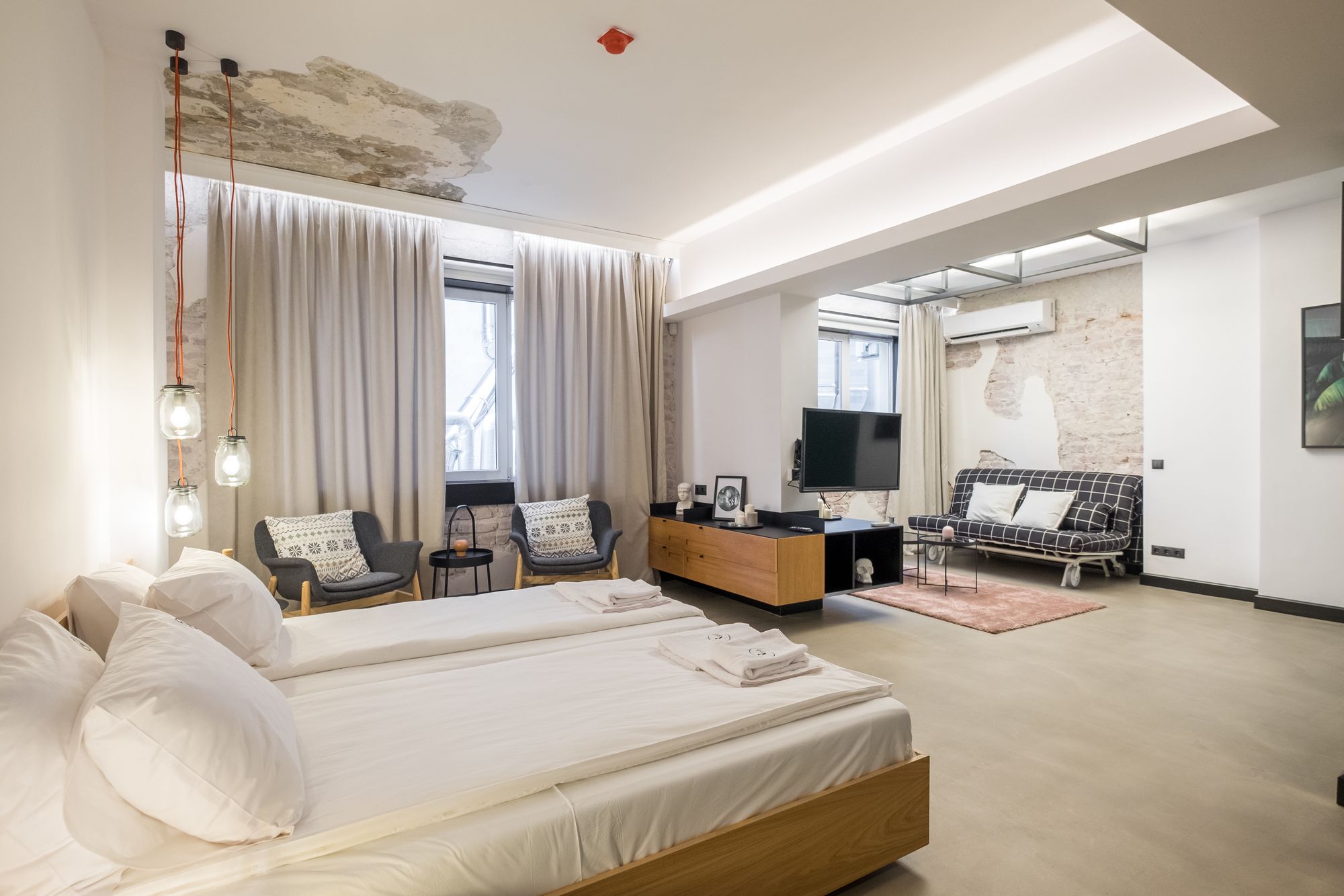 Фото R34 Boutique Hotel
