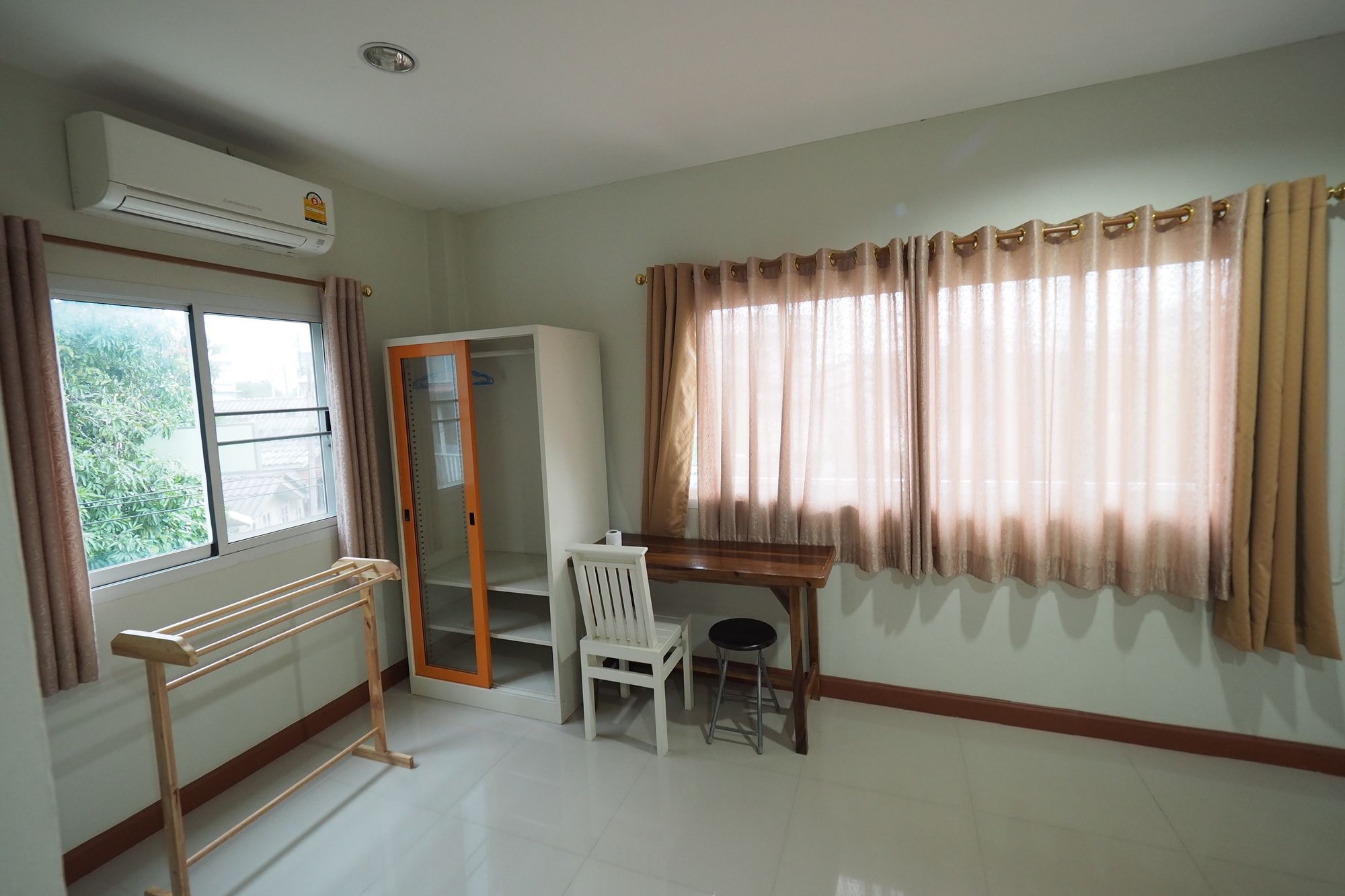 Фото Sorn Waree Apartment