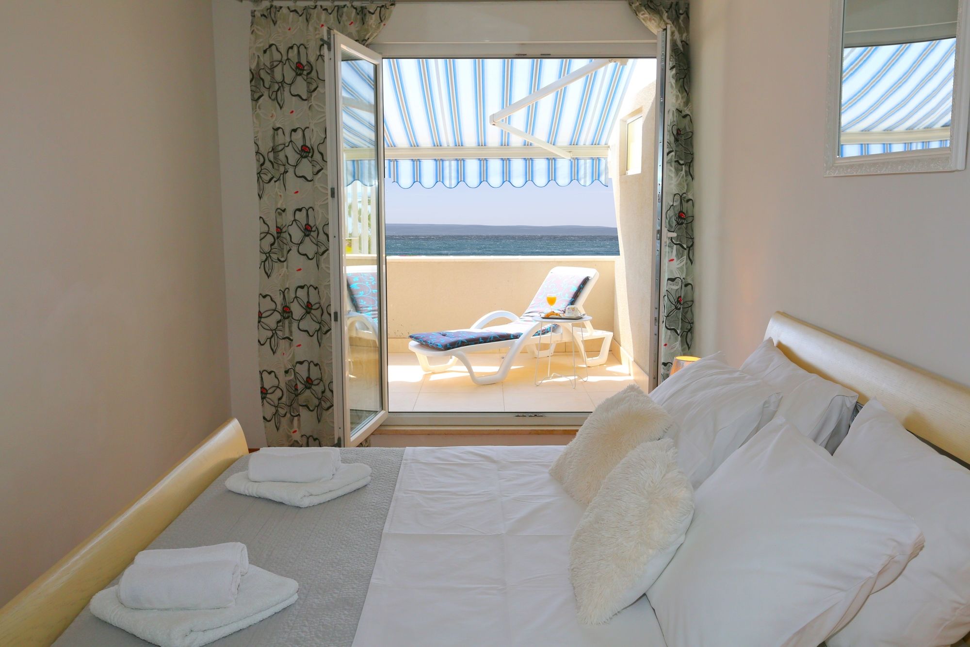 Фото Beachfront Holiday Apartments