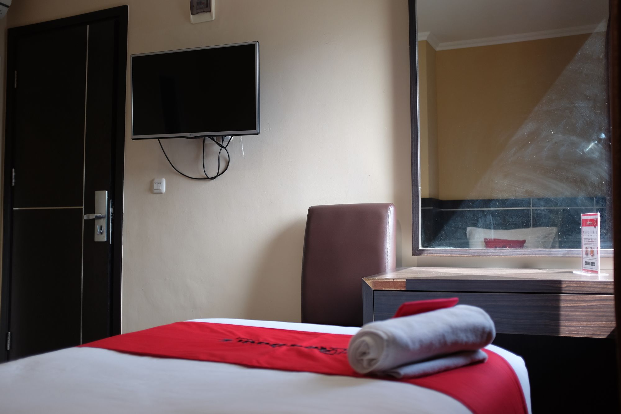 Фото RedDoorz Plus @ Thamrin