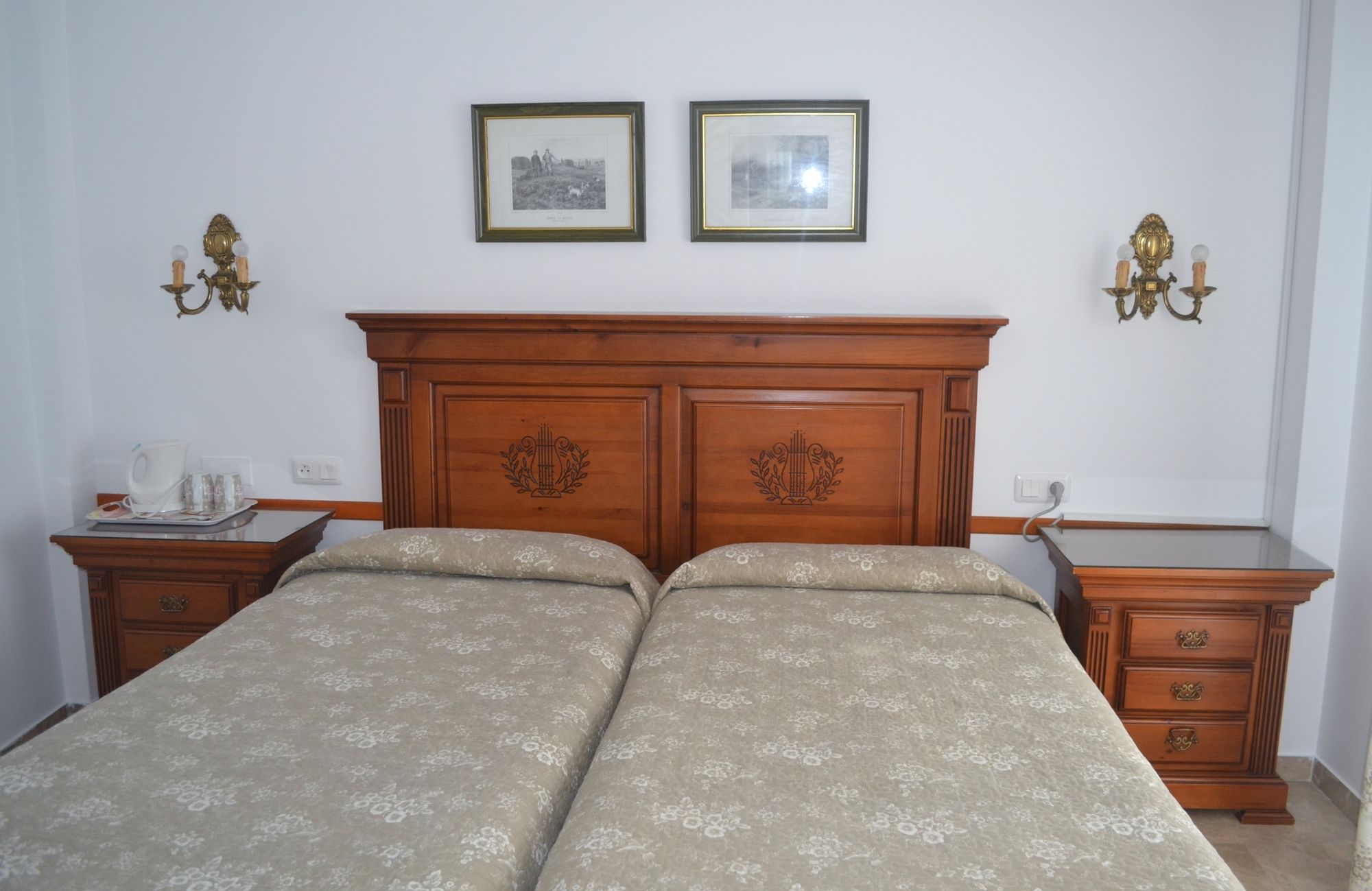 Фото Hostal Dianes