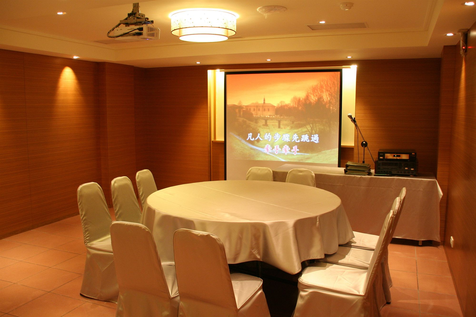 Фото Taitung Bali Suites Hotel