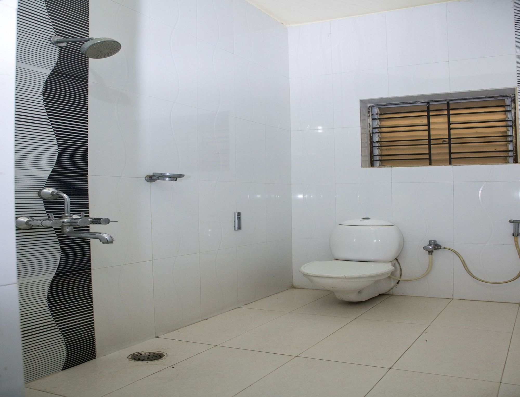 Фото Oyo 11345 Hotel White House Inn