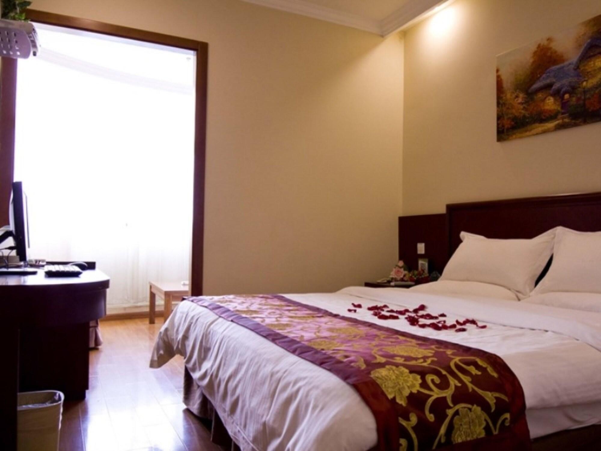 Фото GreenTree Inn Shanghai Hongqiao Hub Convention Center Jinghua Road Shell Hotel