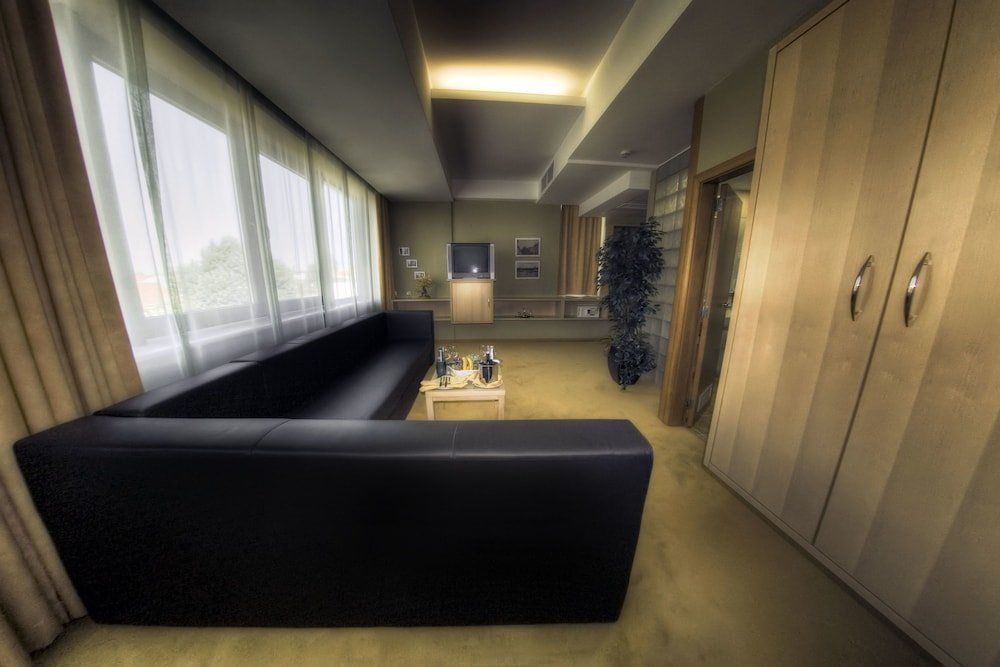 Фото Hotel Lav Vukovar