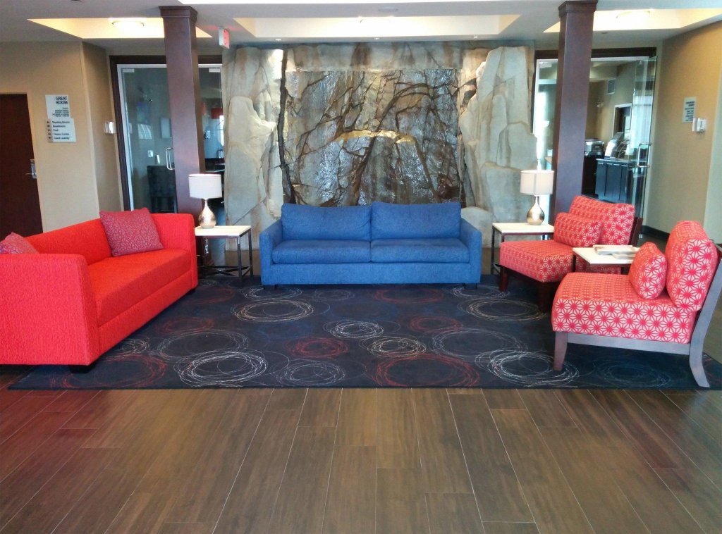 Фото Holiday Inn Express Hotel & Suites Riverport Richmond