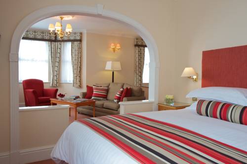 Фото Walton Cottage Hotel and Suites