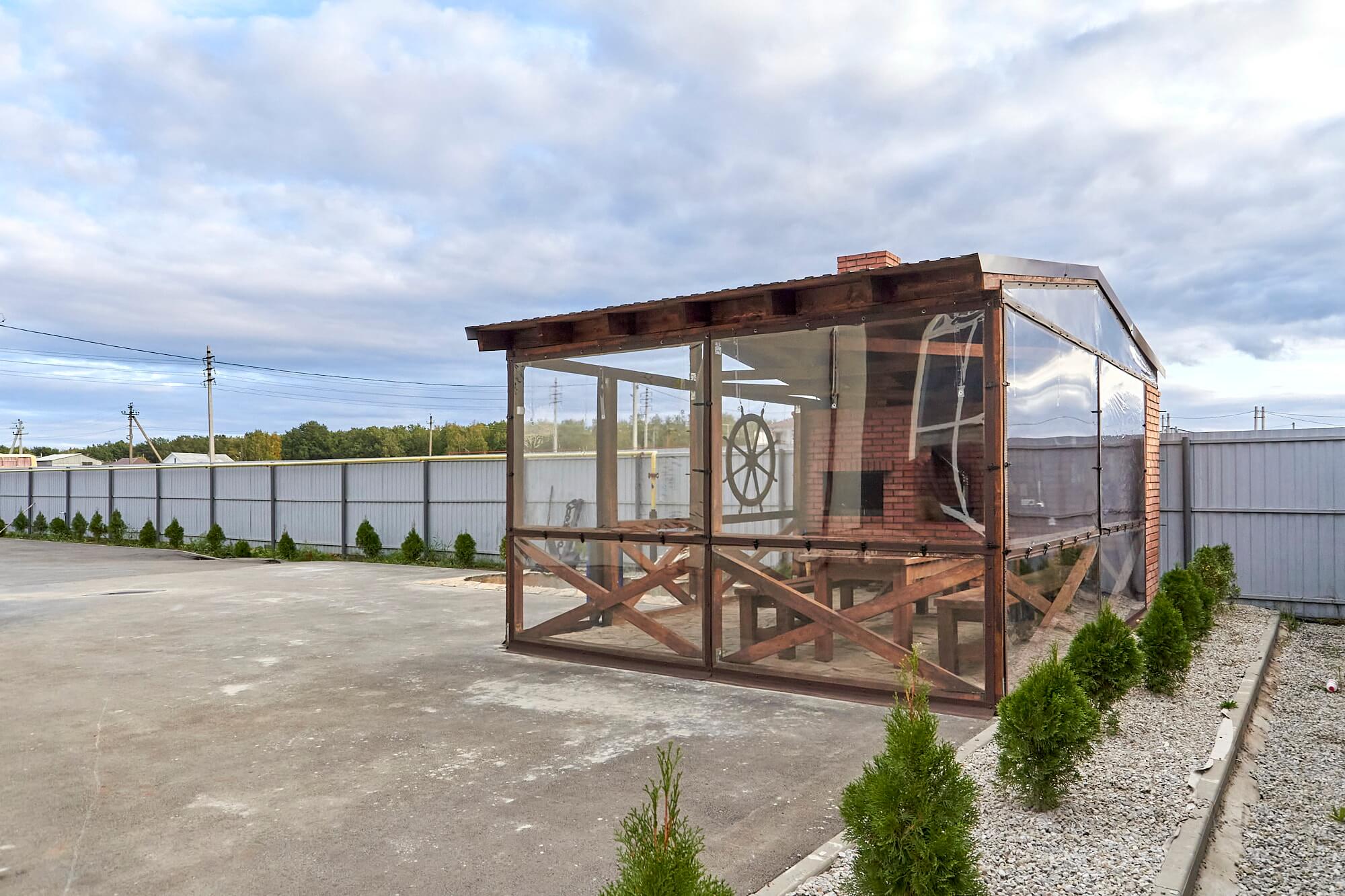 Фото Де факто