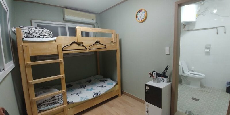 Гостиница Ninano Guesthouse - Hostel в Кенджу