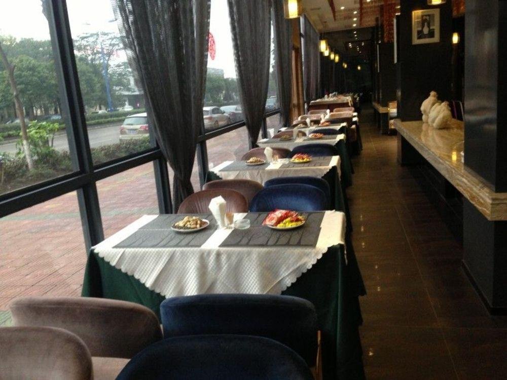 Фото Foshan Chuancheng Business Hotel