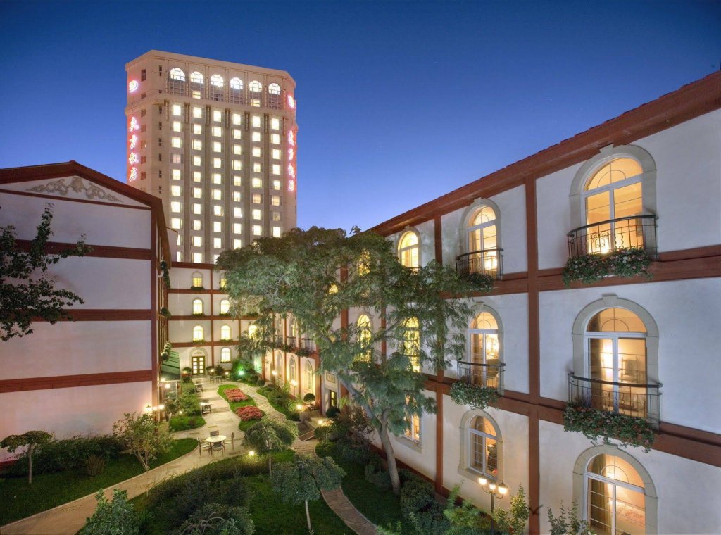 Фото Dong Fang Hotel Beijing