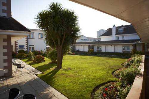 Фото Runnymede Court Hotel