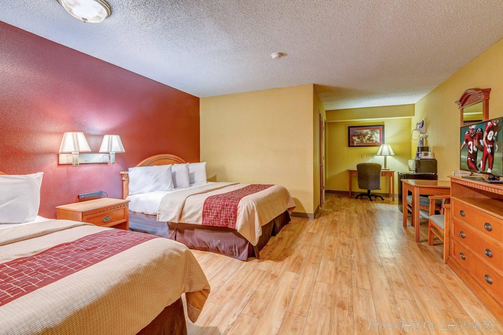 Фото HomeTowne Studios by Red Roof Amarillo West