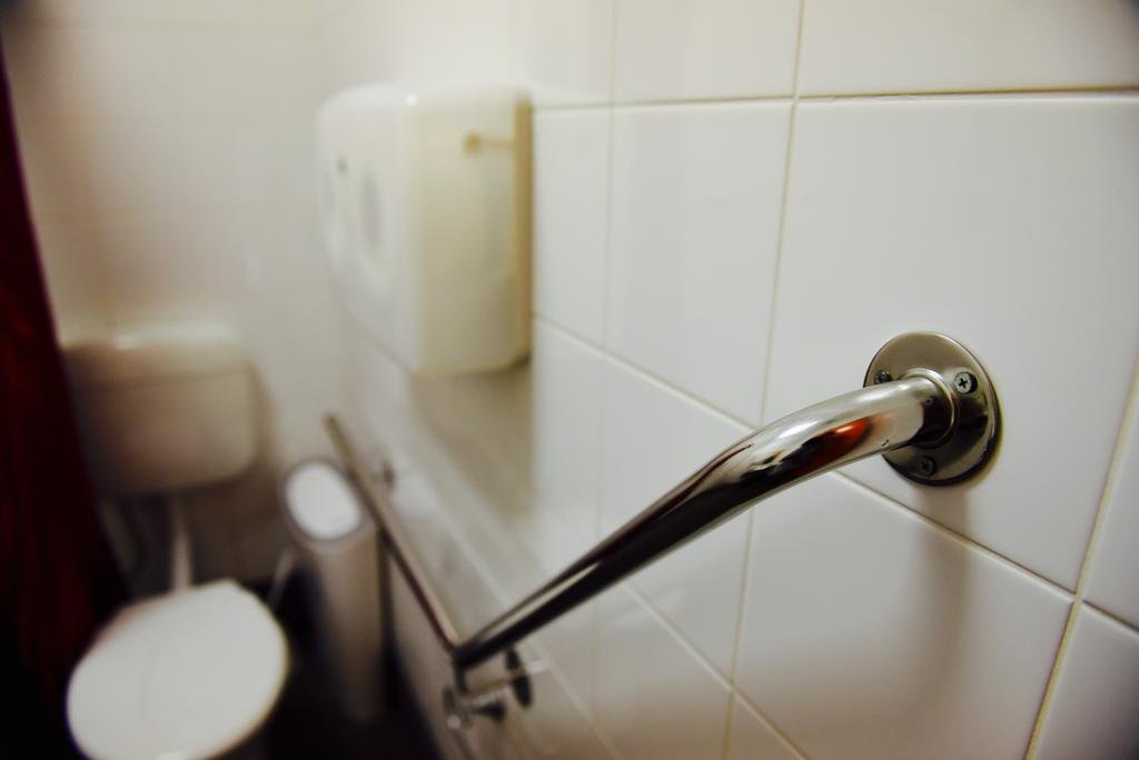 Фото The Emperors Crown Hostel