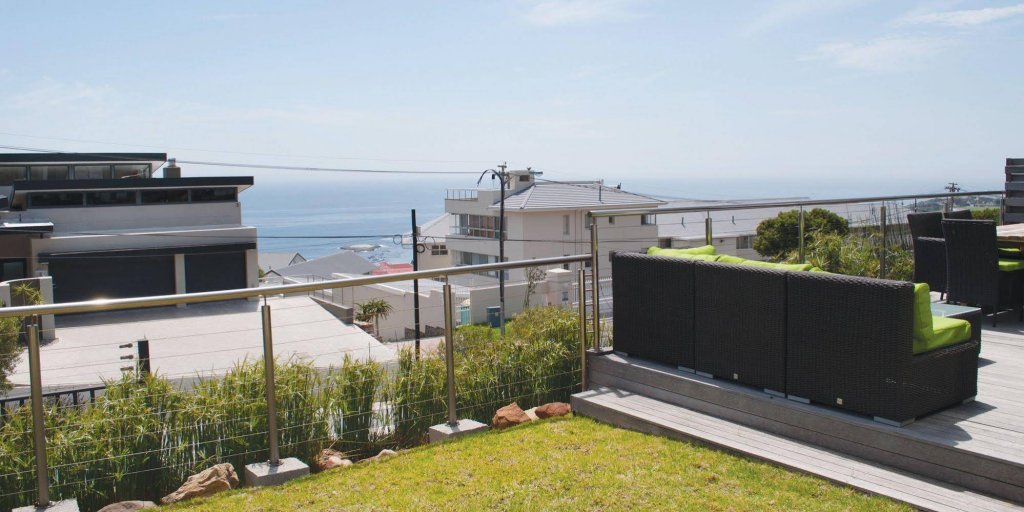 Фото The Crystal Apartments