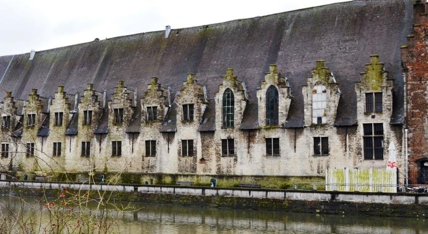 Фото The House of Edward