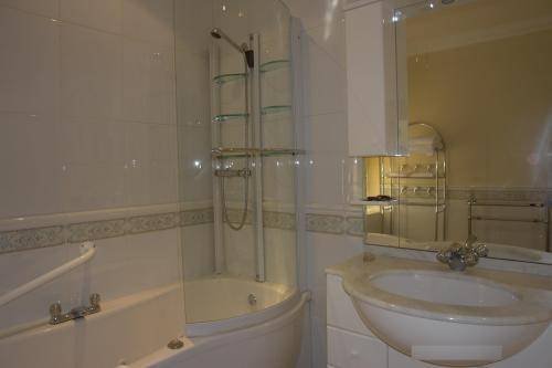 Фото Cavalier House