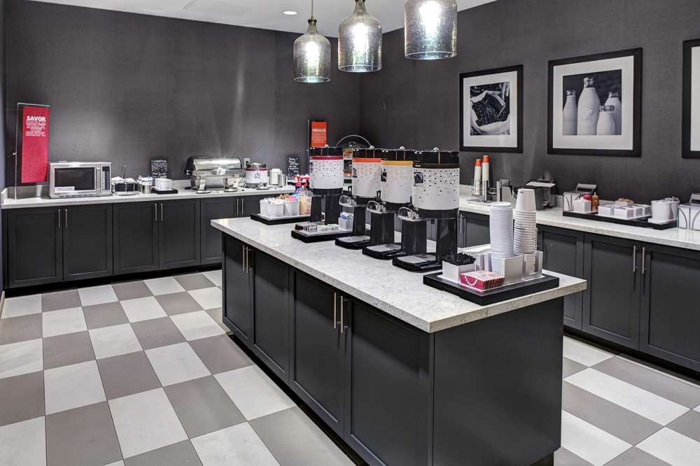 Фото Hampton Inn & Suites Richmond - Downtown