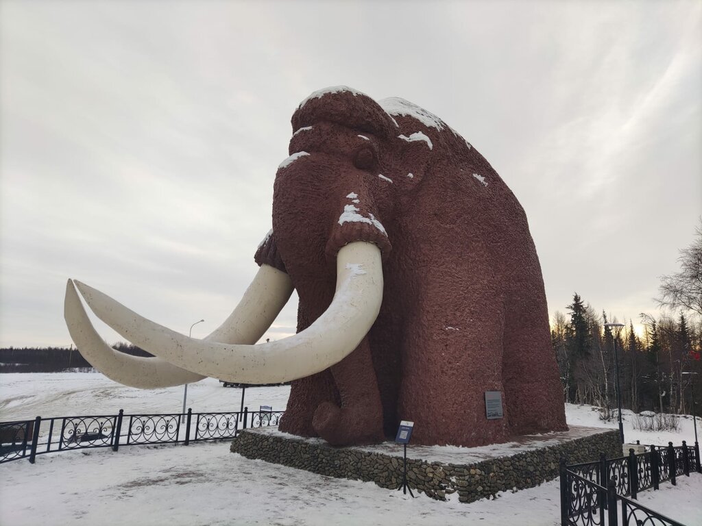 Genre sculpture Мамонт, Salekhard, photo