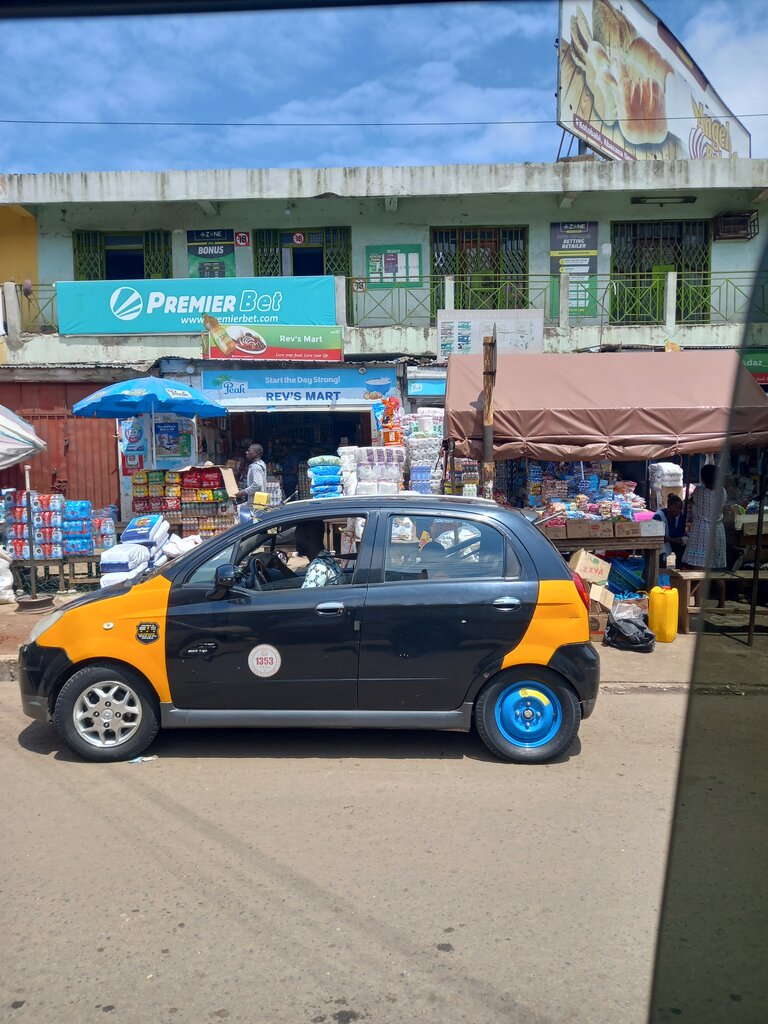 Grocery Onianto enter, Accra, photo