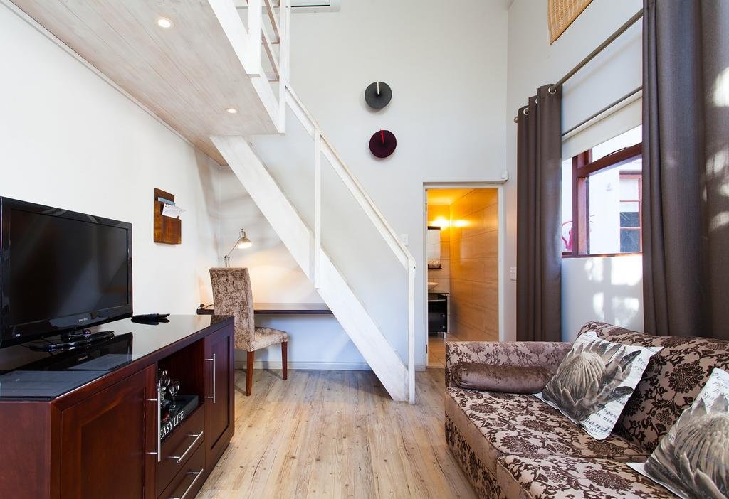 Фото 5 Seasons Guest House