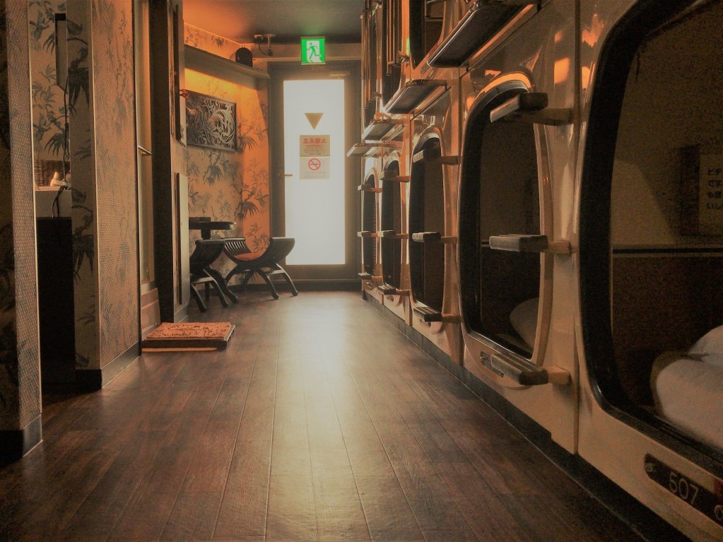 Фото Capsule Inn Shimbashi - Men Only