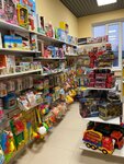 Смайлик (posyolok Romanovka, territoriya Torgovaya Zona, с5) ، دمى وألعاب