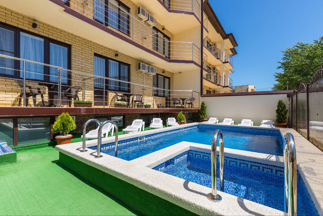 Фото отеля 1