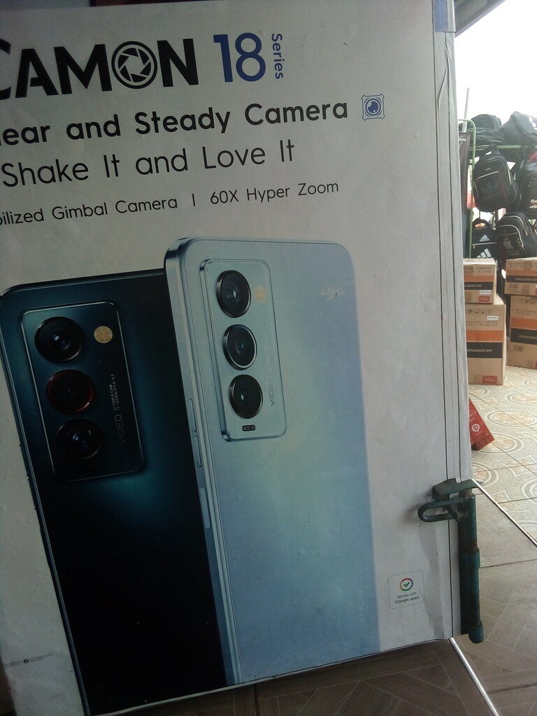 Electronics store Ronnaboa, Accra, photo