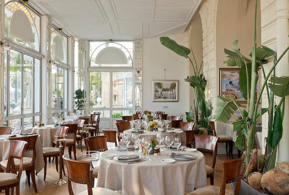 Фото Carlton Cannes, a Regent Hotel