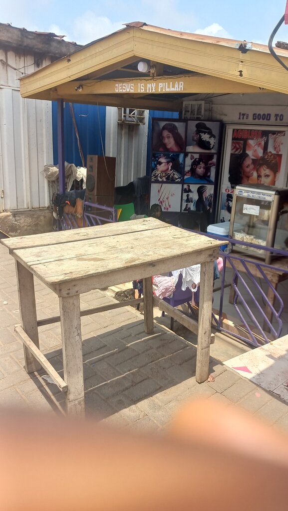 Beauty salon Jesus Is My Pilar, Accra, photo