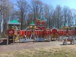 Сказочное королевство (Novgorod Region, Staraya Russa, park Pobedy), patio de juegos