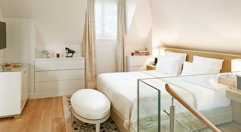 Фото Grand Hotel Du Palais Royal