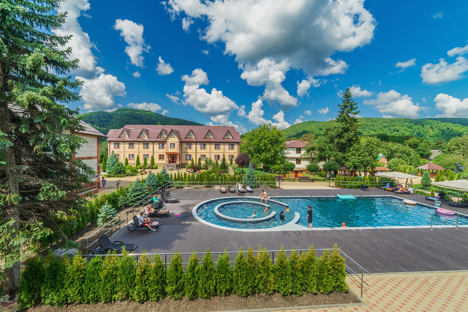 Фото отеля 2