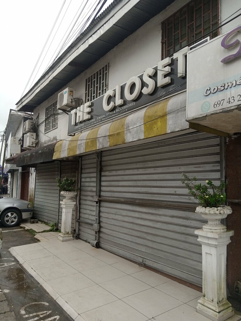 Clothing store The Closet, Douala, photo